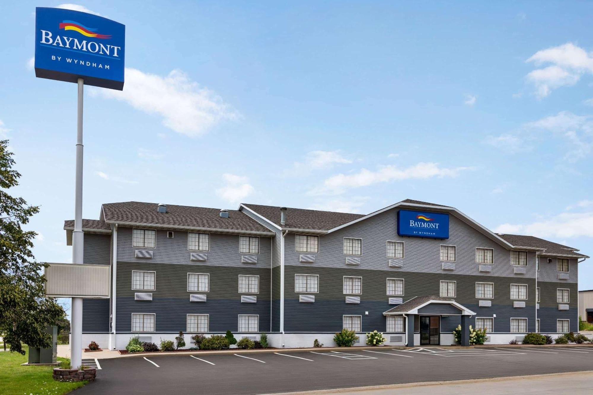 Baymont By Wyndham Cedar Rapids Hotel Exterior photo