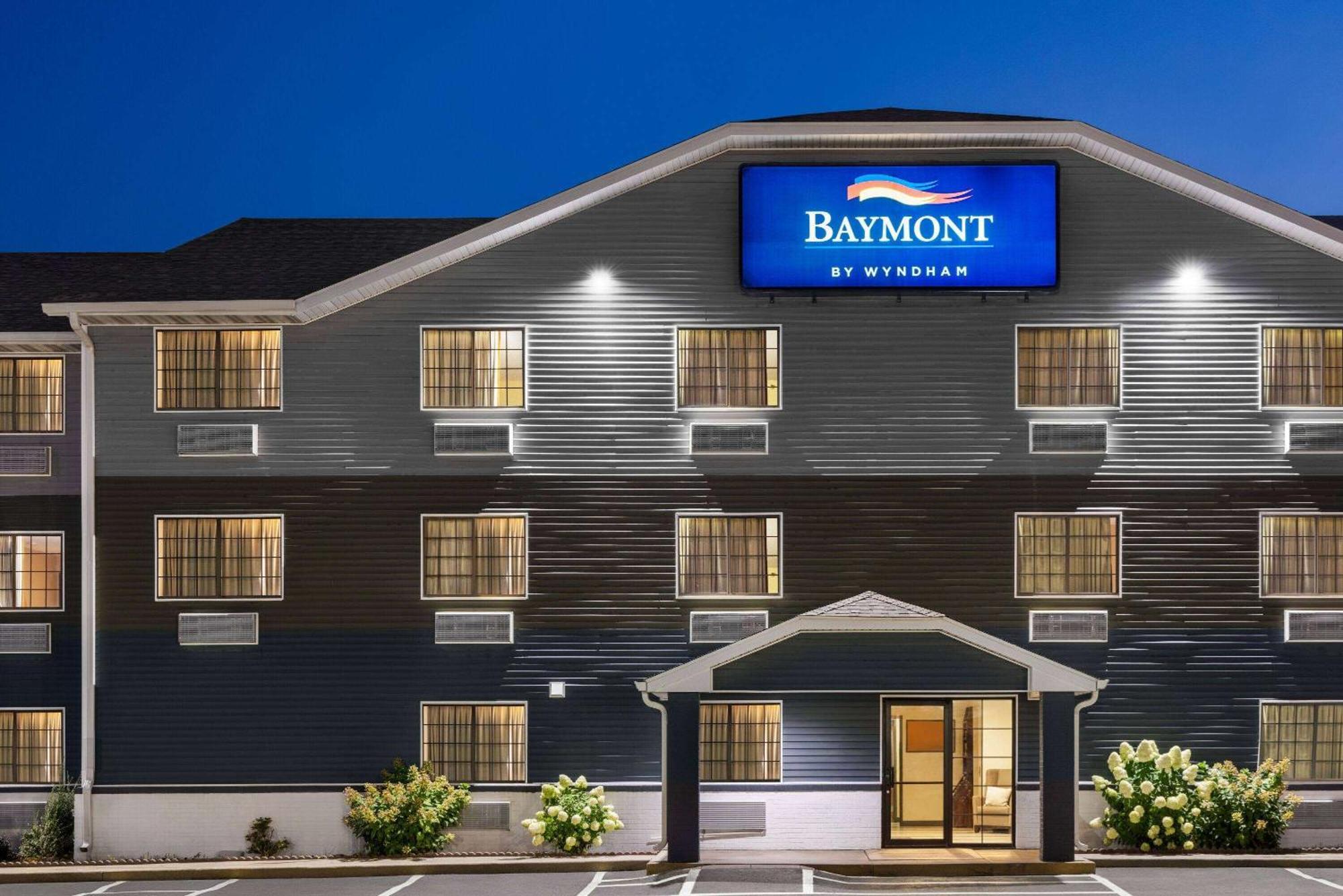 Baymont By Wyndham Cedar Rapids Hotel Exterior photo