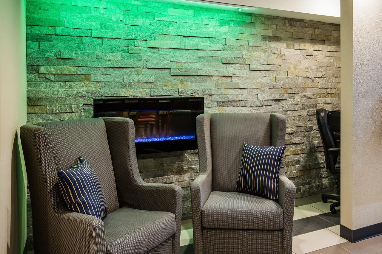 Baymont By Wyndham Cedar Rapids Hotel Exterior photo